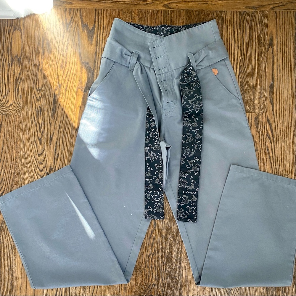 Hugo Boss Woman Pants in like new shape, but no buttons Size 8 US